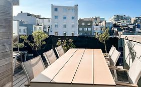 Modern appartement centrum Oostende met enorm dakterras (parking beschikbaar)